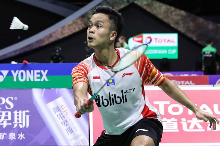 Anthony Sinisuka Ginting (Indonesia) bersiap menghadang pengembalian. Anthony Sinisuka Ginting (Indonesia) bersiap menghadang pengembalian.