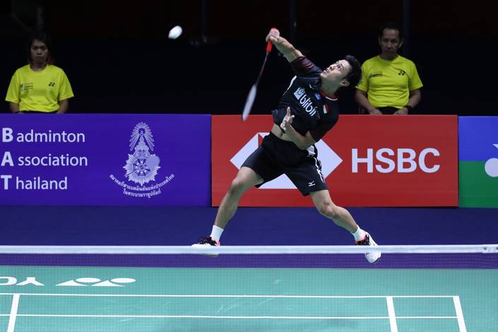 Shesar Hiren Rhustavito (Indonesia) melepaskan serangan. Shesar Hiren Rhustavito (Indonesia) melepaskan serangan.