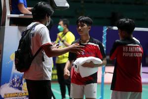 Bagas Mahardika dan para pemain Pupuk Kaltim Badminton Club (Dok. YUZU Isotonic Akmil Open 2021)