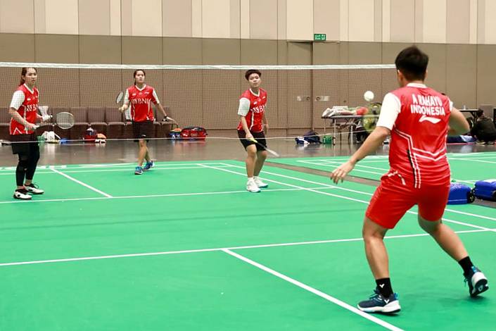 Skuad ganda putri Indonesia melakukan latihan di Dubai Exhibition Centre (Humas PP PBSI)