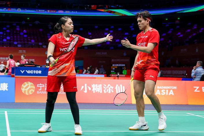 Indah Cahya Sari Jamil & Adnan Maulana (Humas PP PBSI)