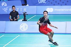 Anthony Sinisuka Ginting nyaris terkecoh pengembalian lawan.
