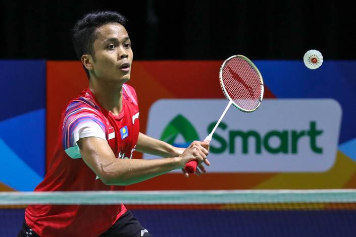Anthony Sinisuka Ginting (Indonesia) bersiap menyambut pengembalian. Anthony Sinisuka Ginting (Indonesia) bersiap menyambut pengembalian.