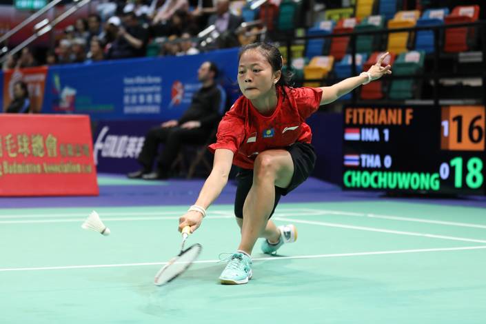 Fitriani (Indonesia) berusaha menggapai pengembalian. Fitriani (Indonesia) berusaha menggapai pengembalian.