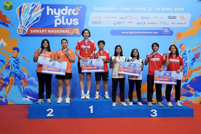 Podium kategori Ganda Dewasa Putri pada HYDROPLUS Sirkuit Nasional A Jawa Timur (Djarum Badminton)
