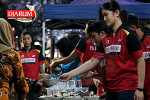 Para Atlet Sedang Menikmati Sajian Khas Kota Purwokerto Dalam Acara Gala Dinner Yang Berlangsung Kemarin Malam (11/3)