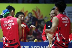 Muhammad Shohibul Fikri/Daniel Marthin, Antonius Budi Ariantho, & Thomas Indratjaja (Djarum Badminton/Edward Luhukay)