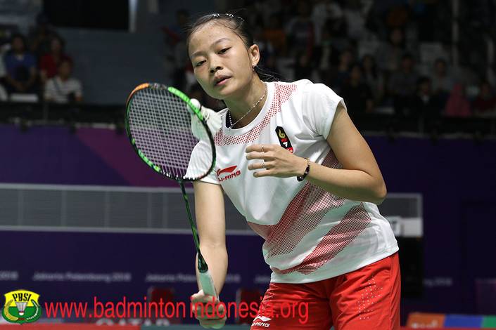 Fitriani gagal mengembalikan shuttlecock. Fitriani gagal mengembalikan shuttlecock.