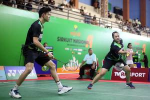 Bobby Setiabudi/Melati Daeva Oktavianti (Djarum Badminton/Edward Luhukay)