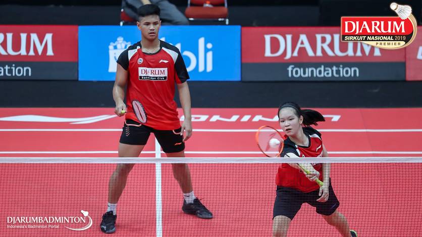 Muhammad Rayhan Nur Fadillah/Kelly Larissa (PB Djarum Kudus) mengembalikan shuttlecock. Muhammad Rayhan Nur Fadillah/Kelly Larissa (PB Djarum Kudus) mengembalikan shuttlecock.