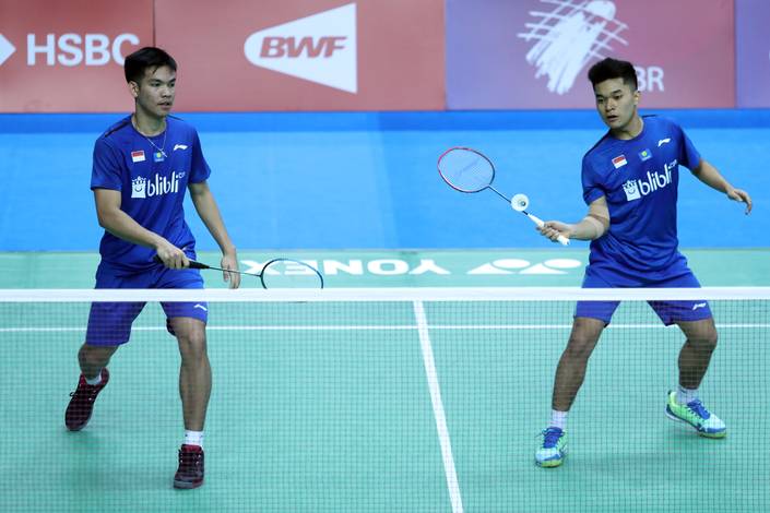 Leo Rolly Carnando/Daniel Marthin (Indonesia) bersiap menyambut pengembalian. Leo Rolly Carnando/Daniel Marthin (Indonesia) bersiap menyambut pengembalian.