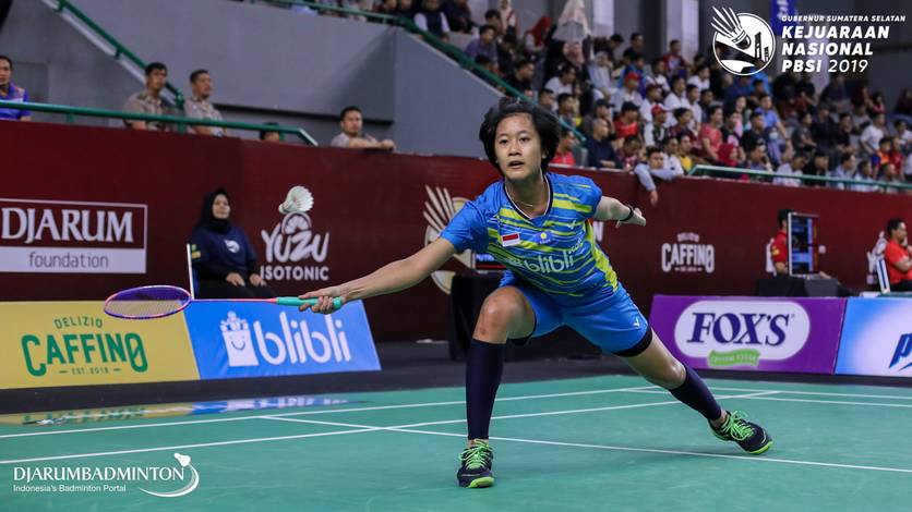 Putri Kusuma Wardani bersiap menghadang serangan. Putri Kusuma Wardani bersiap menghadang serangan.