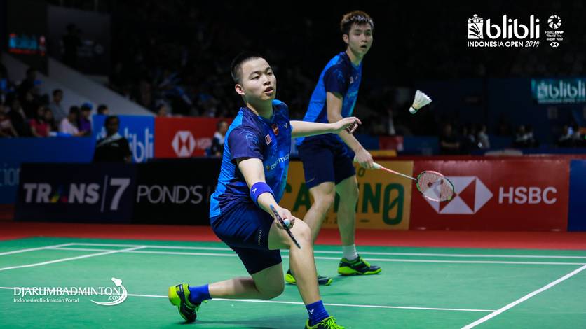 Ganda putra Malaysia, Aaron Chia/Soh Wooi Yik menyambut pengembalian. Ganda putra Malaysia, Aaron Chia/Soh Wooi Yik menyambut pengembalian.