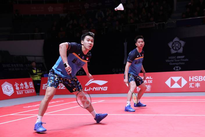 Kevin Sanjaya Sukamuljo/Marcus Fernaldi Gideon bersiap menghadang serangan. Kevin Sanjaya Sukamuljo/Marcus Fernaldi Gideon bersiap menghadang serangan.