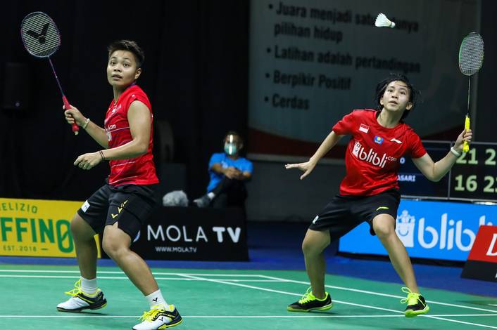 Apriyani Rahayu/Mychelle Chrystine Bandaso menyambut pengembalian. Apriyani Rahayu/Mychelle Chrystine Bandaso menyambut pengembalian.