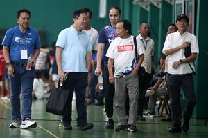 Victor Hartono saat meninjau kejuaraan beregu Polytron Superliga Junior 2025 (Djarum Badminton/Edward Luhukay)