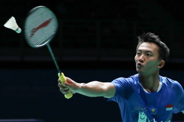 Ihsan Maulana Mustofa (Indonesia) mengembalikan shuttlecock. Ihsan Maulana Mustofa (Indonesia) mengembalikan shuttlecock.