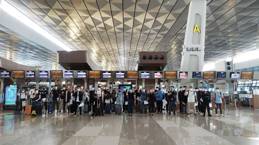 Tim bulutangkis Indonesia sebelum bertolak ke Bangkok, Thailand. Tim bulutangkis Indonesia sebelum bertolak ke Bangkok, Thailand.