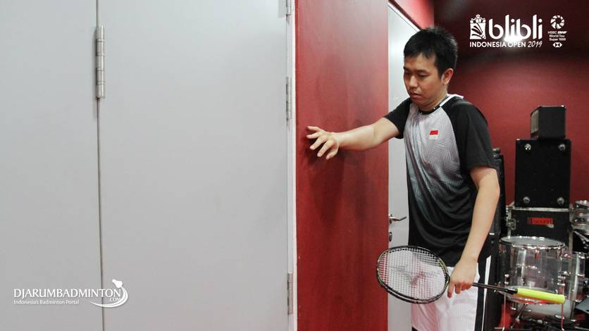 Hendra Setiawan (Indonesia) saat melakukan peregangan sebelum bertanding. Hendra Setiawan (Indonesia) saat melakukan peregangan sebelum bertanding.