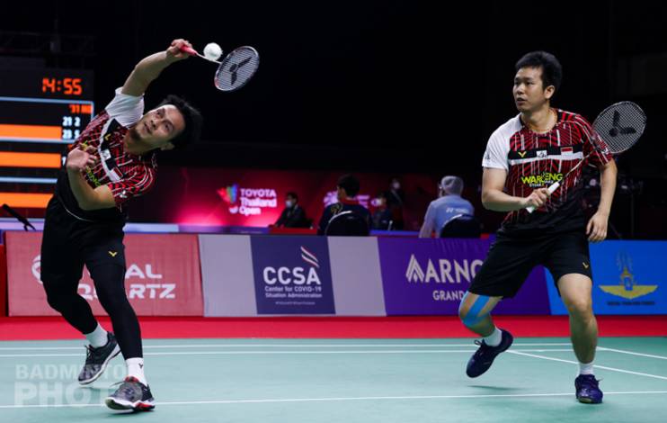 Ganda putra Indonesia, Hendra Setiawan/Mohammad Ahsan mengembalikan shuttlecock. (Copyright: Badmintonphoto | Courtesy of BWF) Ganda putra Indonesia, Hendra Setiawan/Mohammad Ahsan mengembalikan shuttlecock. (Copyright: Badmintonphoto | Courtesy of BWF)
