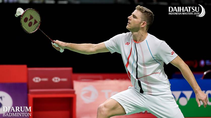 Brice Leverdez (Perancis) mengembalikan shuttlecock Brice Leverdez (Perancis) mengembalikan shuttlecock