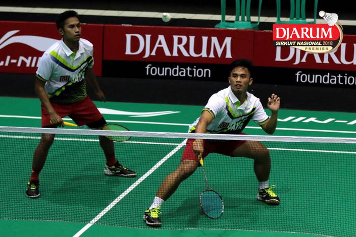 Amri Syahnawi/Rian Swastedian (Jaya Raya Jakarta) mengembalikan shuttlecock. Amri Syahnawi/Rian Swastedian (Jaya Raya Jakarta) mengembalikan shuttlecock.