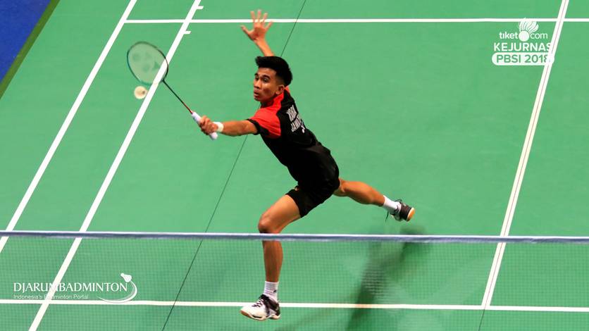 Muh. Azabru B. Kasra (tim Tanjung) menyambar pengembalian tanggung.